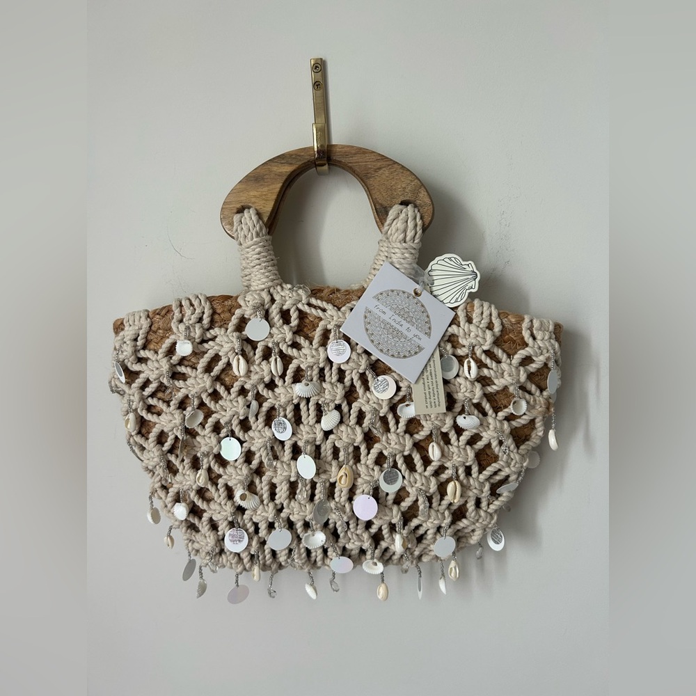 Viral Beaded Shell Cream Crochet Bag with Wooden Handles